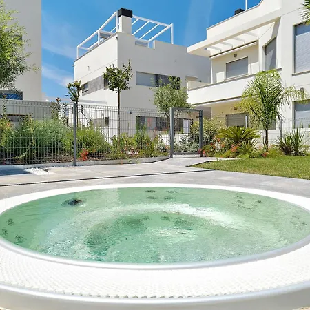 Amalia 25 - Sauna, Jacuzzi & Heated Pool